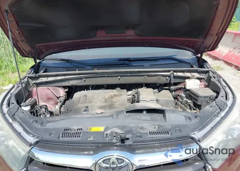 2016 Toyota Highlander Xle V6 z USA, uszkodzony, nr VIN 5TDJKRFH8GS330184